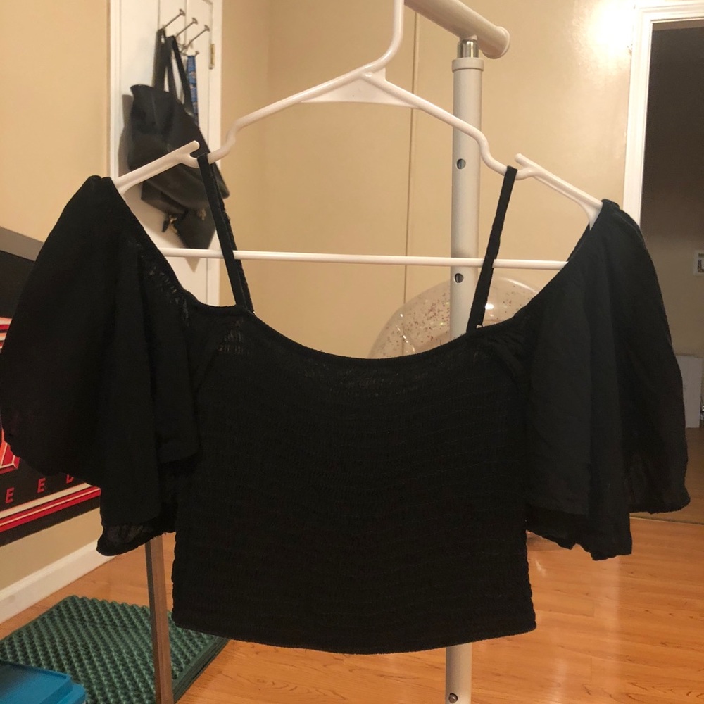 Stretchy crop with off-shoulder ruffle sleeves